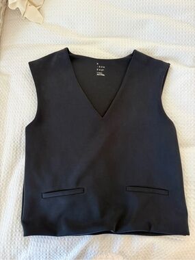 A New Day Black V-Neck Sleeveless Shell Top oversize fit